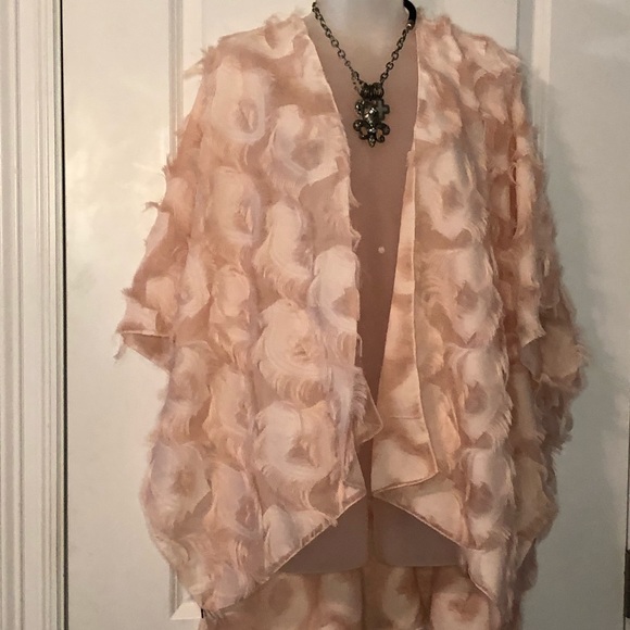NWT JC SUNNY RUANA with Eyelash Fringe Detail, Pink One Size Fits Most - Picture 2 of 11